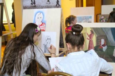 «Встань москвичом»: нужны ли в школе уроки пения и рисования