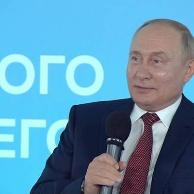 Владимир Путин провел встречу с главой Приморского края Олегом Кожемяко