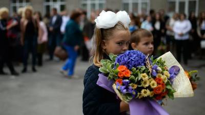В Петербурге провели праздничные линейки в честь Дня знаний