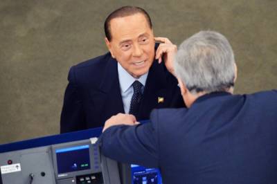 Экс-премьер Италии Берлускони вновь госпитализирован - СМИ