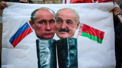 Лукашенко: Россия передаст Беларуси самолеты, вертолеты и С-400