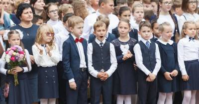Школьники Новосибирска отказались от цветов на 1 сентября, чтобы помочь ровеснице