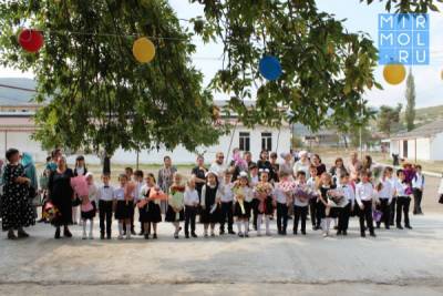 Для первоклассников Кайтагского района провели праздничные линейки в День знаний