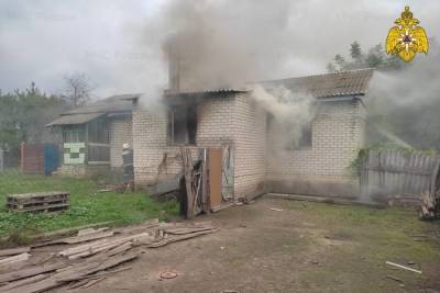 4 пожарные машины тушили возгорание жилого дома в Жирятино
