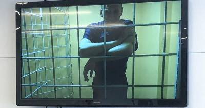 Личного окулиста Навального не стали переводить на домашний арест
