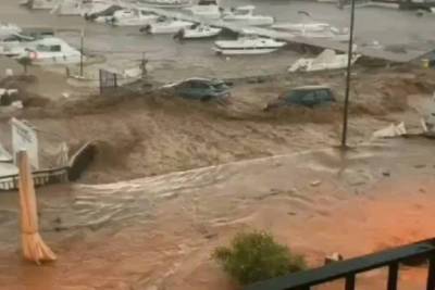 Тропические ливни вызвали хаос в испанских городах