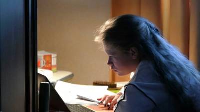 Психолог назвала способы продуктивно помочь школьнику выполнить домашнее задание