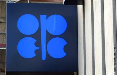 Страны ОПЕК+ договорились держаться плана по наращиванию добычи нефти
