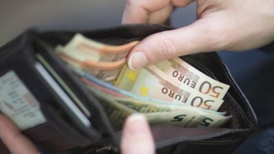 Кабмин Литвы по сути одобрил предложение повысить ММЗ до 730 евро