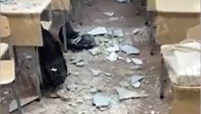 На младшеклассников гимназии №155 во время урока рухнул потолок