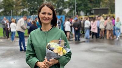 Татьяна Буцкая - День Знаний - День знаний в одной из лучших школ Москвы прошел под знаком безопасности - vm.ru - Москва