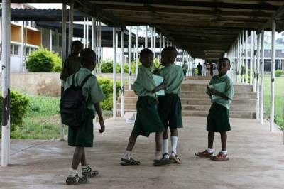 СМИ: в Нигерии похитили из школы более ста учеников и десятки учителей