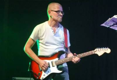 В Петербурге умер гитарист группы "Зоопарк" Александр Храбунов
