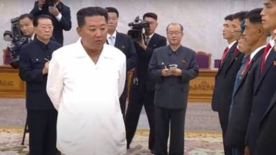Ким Чен Ын похудел еще больше: в сети заговорили о двойнике. ФОТО