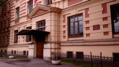 В учебном классе петербургской гимназии обрушился потолок