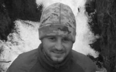 С воином 24-й ОМБр Романом Задорожным, погибшим 30 августа в зоне ООС в результате российского обстрела, простятся на Львовщине, - ОГА