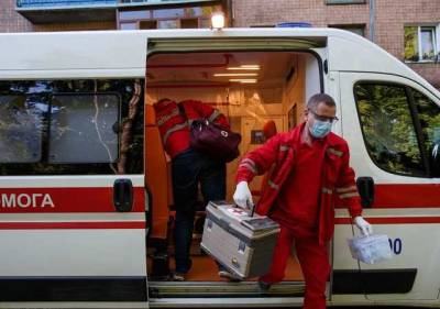 В Виннице во время праздничной линейки в школе умер мужчина