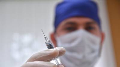 Вирусолог Викулов дал рекомендации по прививкам от COVID-19 и гриппа