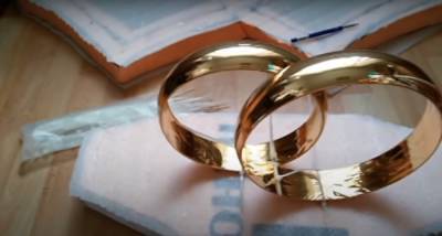 Не вставая с любимого дивана: украинцы могут подать заявление на регистрацию брака онлайн