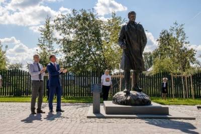 В Курской области открыли памятник скульптору и общественнику Вячеславу Клыкову