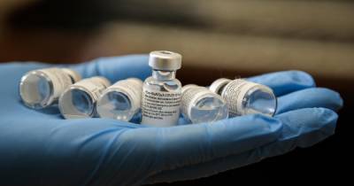 Британские врачи заявили о порче 800 тысяч доз вакцины AstraZeneca