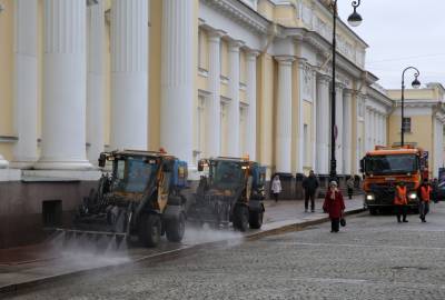 В Смольном назвали районы Петербурга с самыми грязными дорогами