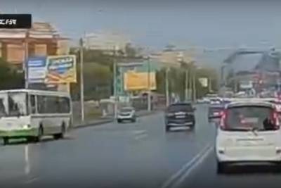 Водитель Infiniti сбил переходившую дорогу женщину в Новосибирск