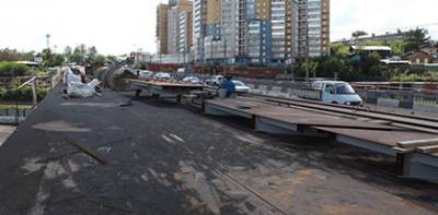 В Иркутске пролетные строения путепровода по улице Джамбула поставили на опоры