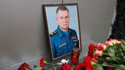 Церемония прощания с погибшим главой МЧС Евгением Зиничевым началась в Москве