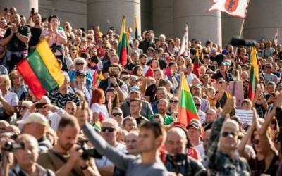 Литовский «Союз семей» проводит митинг против «соросят» во власти государства