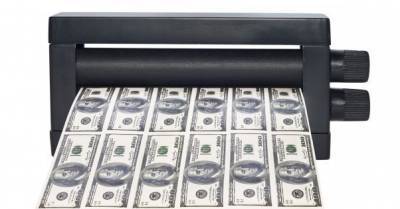 В США грозятся перестать печатать доллары: какими могут быть последствия для гривни