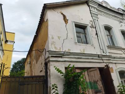 В Рязани ищут владельцев разваливающегося дома у Кремля