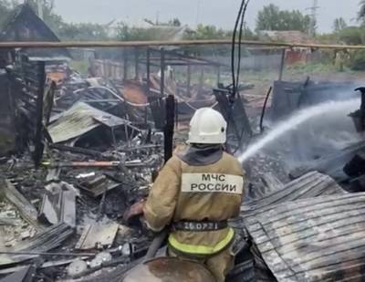 В Уфе сгорел одноэтажный двухквартирный дом
