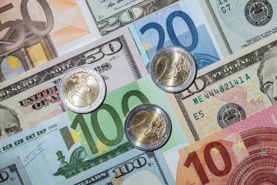 Доллар и евро падают на открытии торгов 10 сентября