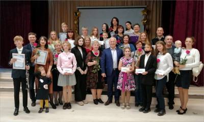 Одаренным детям Петрозаводска вручили стипендии Фонда семьи Макаровых