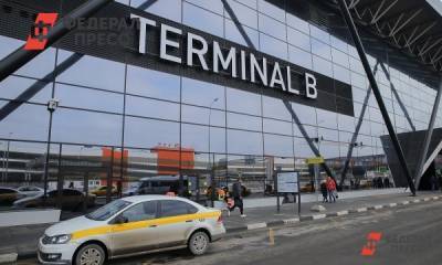 Пассажирский самолет с россиянами экстренно посадили в Анталье