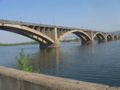 Масляное пятно появилось на реке Енисей в Красноярском крае