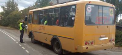 В Карелии инспекторы остановили автобус с непристегнутыми ремнями безопасности детьми