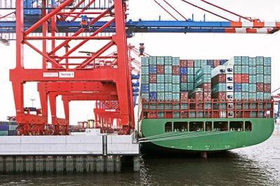 В порт Гамбурга зашёл самый крупный контейнеровоз в мире