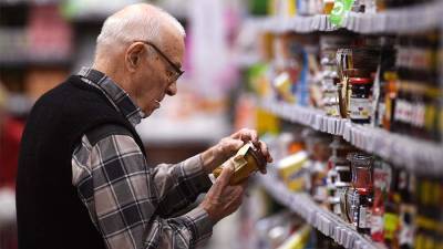 Диетолог назвал вредные для пожилых людей продукты