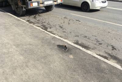 И им за это еще и заплатят?: саратовцы возмущены качеством ремонта тротуара на проспекте 50 лет Октября