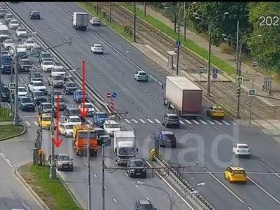Две аварии осложнили движение на МКАД и шоссе Энтузиастов