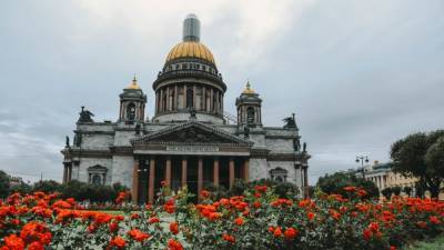 Песков заявил об отсутствии планов вернуть Петербургу прежнее название