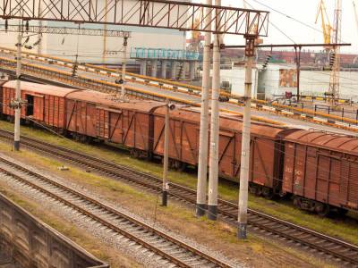 "Укрзалізниця" и Мининфраструктуры намерены с 2022 года повысить тарифы на перевозки грузов первого класса