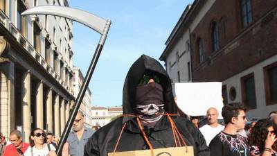 Антипрививочники в Италии грозят вооруженным сопротивлением