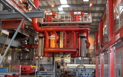 На металлургическом заводе Франции загорелся резервуар с кислотой: людей просят оставаться дома