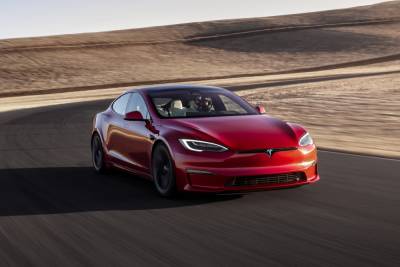 Tesla Model S Plaid установил новый рекорд трассы Нюрбургринг для серийных электромобилей, пройдя круг за 7:30 со средней скоростью 166 км/ч [видео]