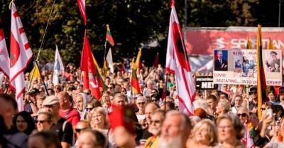 ФОТО: Несколько тысяч людей в Вильнюсе протестуют против антиковидных ограничений