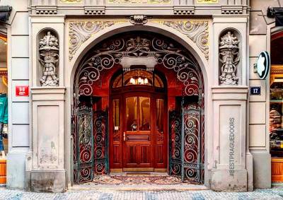Магия старых дверей Праги: много фото
