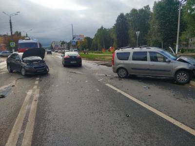 В Твери в столкновении Лады и Skoda пострадал один из водителей